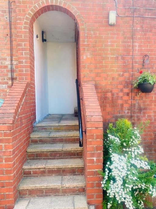 City Centre Riverside Apartment Winchester Extérieur photo